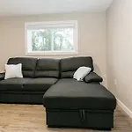 Newly Renovated 2 Bedroom Apt!
