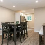 Newly Renovated 2 Bedroom Apt!