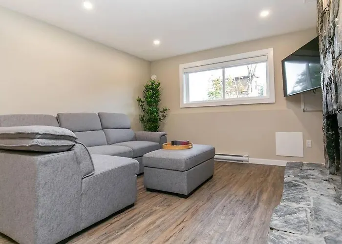 Newly Renovated 2 Bedroom Apt!