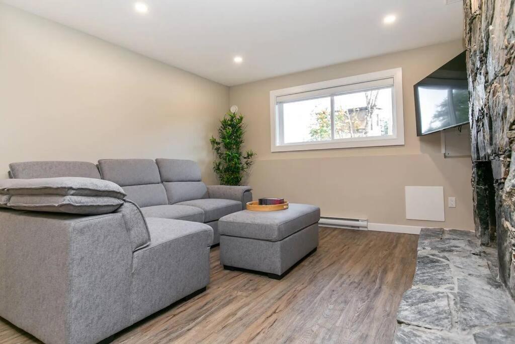 Newly Renovated 2 Bedroom Apt!