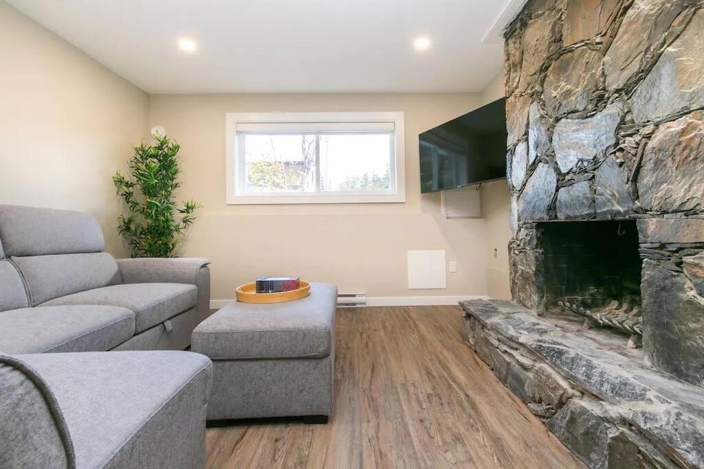 Newly Renovated 2 Bedroom Apt! Victoria