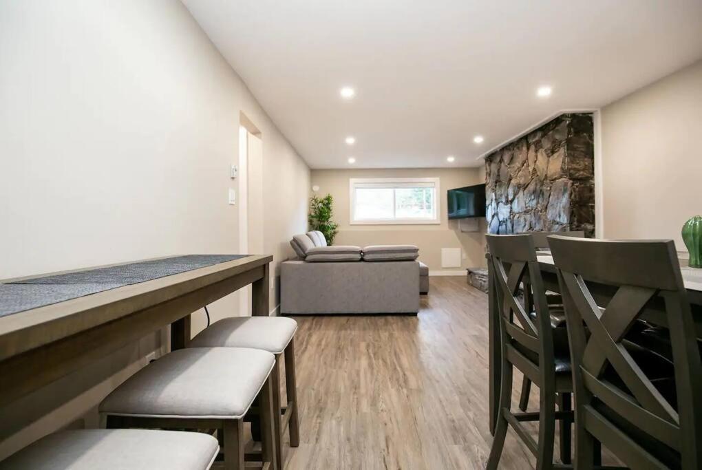 Newly Renovated 2 Bedroom Apt! Victoria